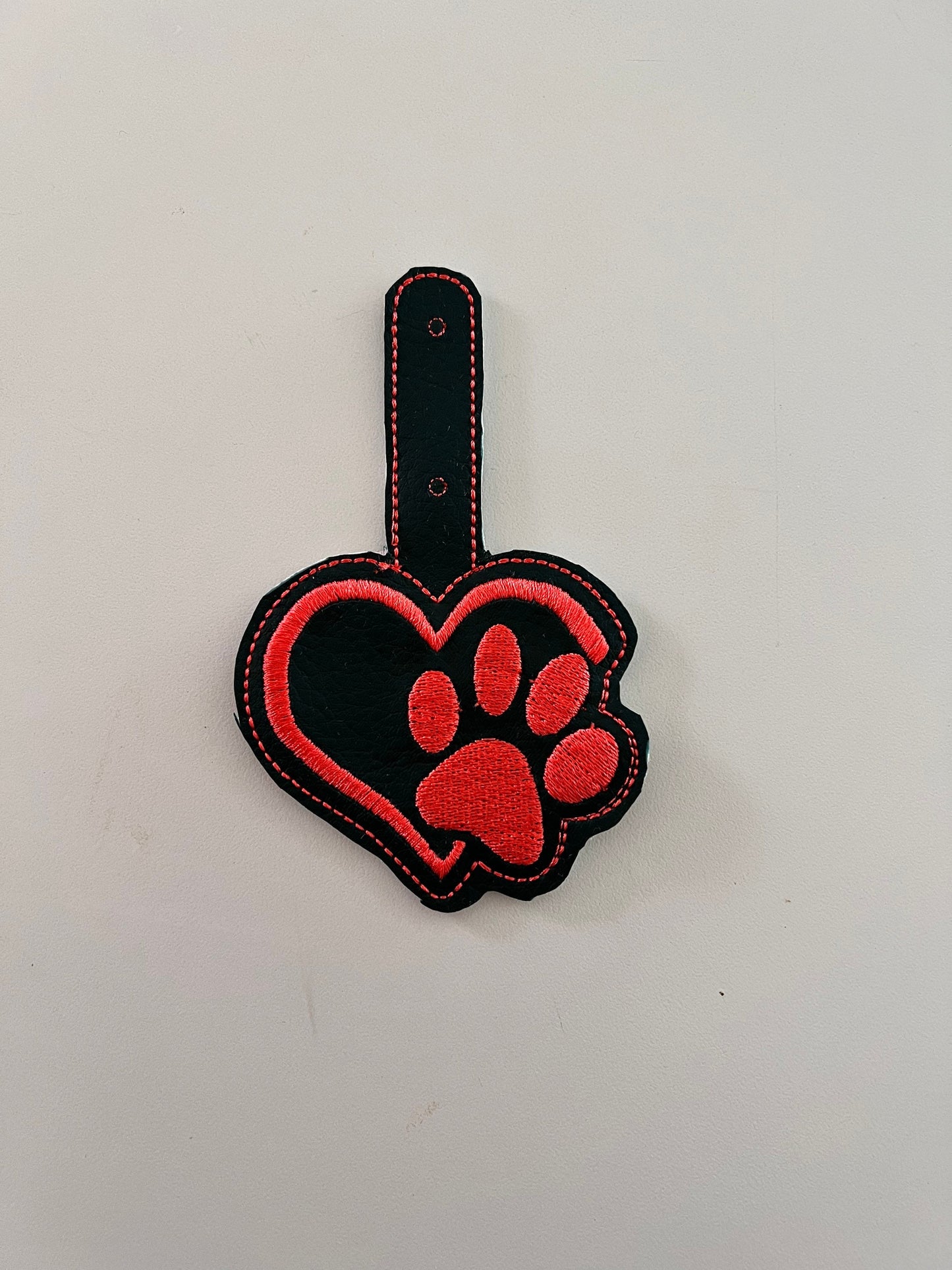 Paw Lover snap tab Embroidery Design